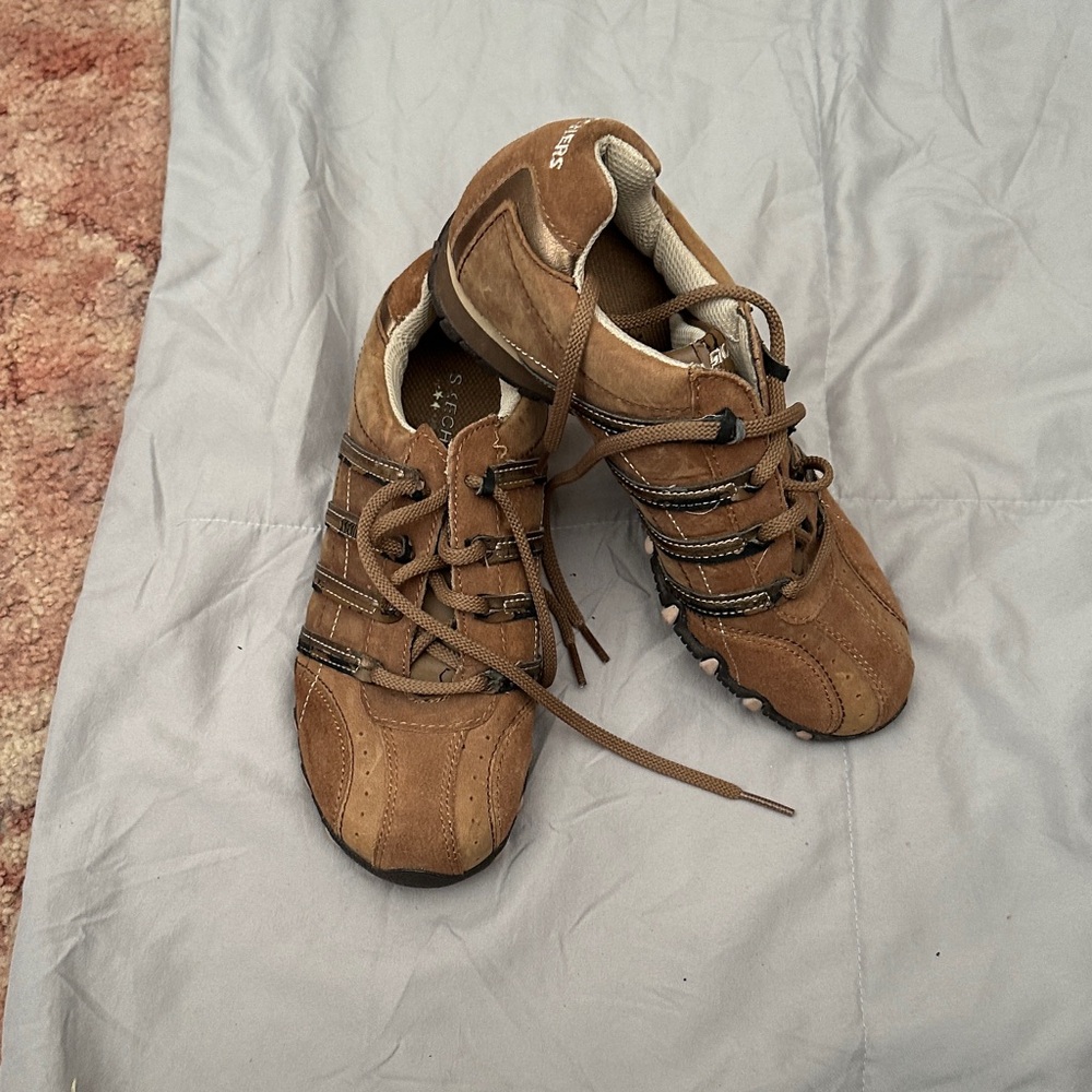 Skechers Tan and Black Sneakers